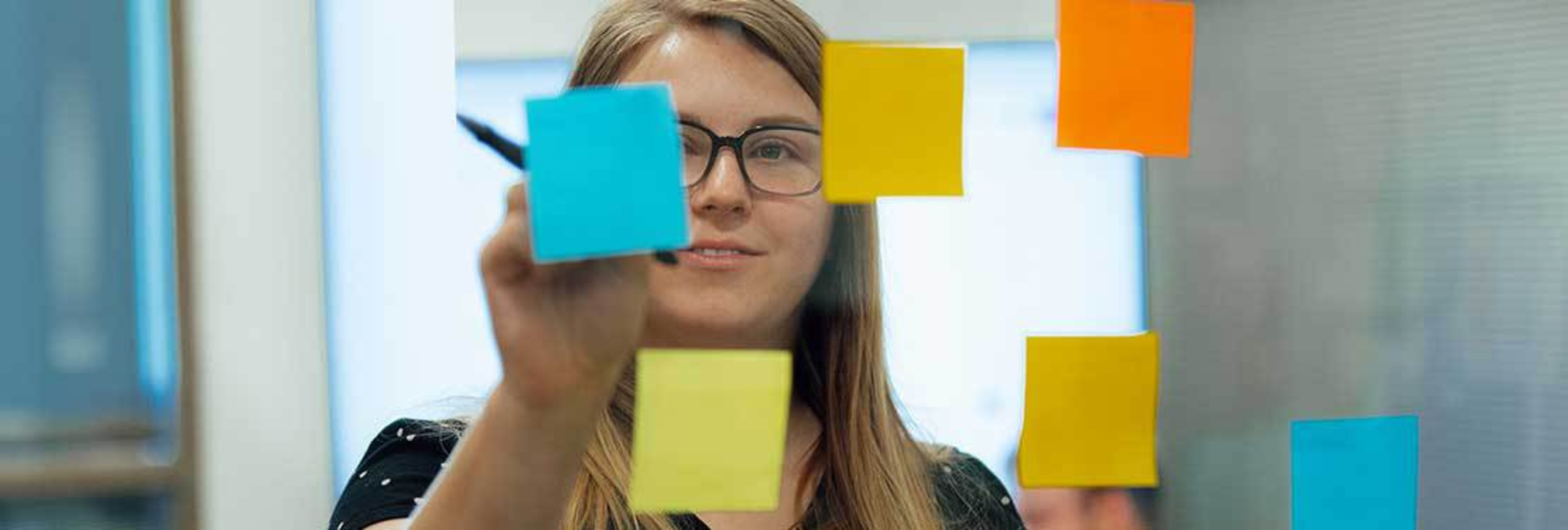 Student using post-it notes