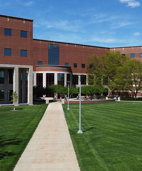 Photo of Curris Business Building at Northern Iowa campus